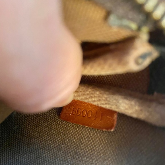 Authentic Louis Vuitton Monogram Pochette - Picture 11 of 12